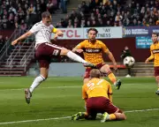Hearts Stay Top After Shankland Earns Draw at Motherwell