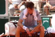 Jannik Sinner Dizzy Spell in French Open Heat Amid Dramatic Match