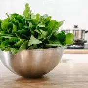 Keep Lettuce Crisp for 30 Days with Simple Tin Foil Hack