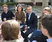 Labor Budget Benefits Young and Poor, Neglects Middle-Aged Voters