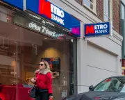 Metro Bank Investors Urged to Reject Executive Pay Report Over Bonus Scheme