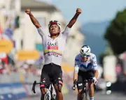Narváez Beats Mas in Stage 11 Sprint for Third Giro d'Italia Win