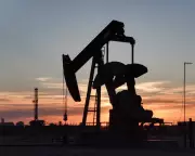 Oil Prices Plunge 6% as Trump Hints Iran Deal Nears Completion