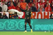 Ousmane Dembele Hit by Lighter Thrown by Bayern Fans in UCL Semi
