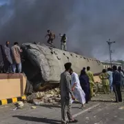 Pakistan Train Suicide Bomb Kills 24, Injures 70 in Balochistan