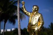 Pastor Unveils Giant Gold Trump Statue at His Own Golf Course in Florida