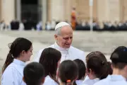 Pope Leo to Meet Migrants in Canary Islands Amid Trump Criticism
