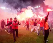 Prague Derby Abandoned After Slavia Fans Storm Pitch Near Title Win