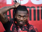 Rafael Leao Decides to Stay at AC Milan Despite Man Utd Interest