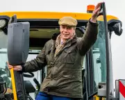 Reform UK Figures Promote JCB Pothole Machine After £200k Donation