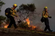 Sandy Fire in Southern California Forces 17,000 to Evacuate Amid Santa Ana Winds