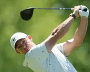 Scheffler Struggles Early at US Open as Wind and Greens Challenge