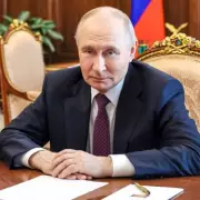 Starmer Denies Lifting Russian Oil Sanctions, Slams Badenoch