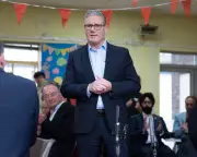 Starmer Vows to Stay as PM as UK Borrowing Costs Fall and Pound Rises