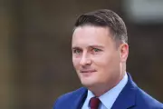Streeting Meets Starmer for Brief Talks as PM Battles Leadership Crisis