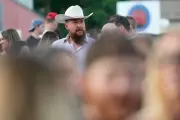 Tall Tour: A Traveling Meetup for the Unusually Tall Draws Thousands Across US