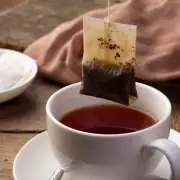 Tea Stirring Mistake: Etiquette Expert Reveals Correct Sugar Mixing Method