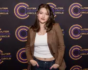 The Pitt Star Isa Briones Tells Fans to Stop Shouting at Broadway Show