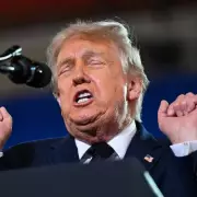 Trump Heckles Protester at New York Rally, Warns 'Get Whacked'