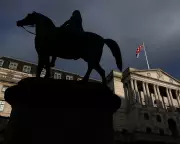 UK Bond Market on Edge After Political Turbulence Drives Yields Higher