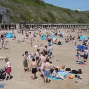 UK Braces for 35C Bank Holiday 'May Mayhem' as Heatwave Set to Break Records