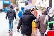 UK Consumer Spending Growth to Plummet to 0.3% Due to Iran War, EY Warns