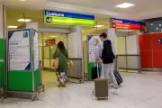 UK Net Migration Falls 82% from Peak, Hits Lowest Since 2021