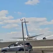 United Airlines Boeing 767 Hits Street Lamp on New Jersey Turnpike During Landing
