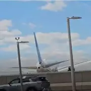 United Airlines Jet Strikes Light Pole During Landing at Newark Airport