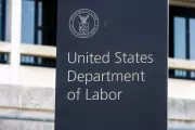 US Jobless Claims Drop but Oil Surge Stirs Inflation Fears
