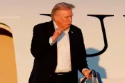 US Pauses Strait of Hormuz Ship Guidance to Focus on Iran Deal
