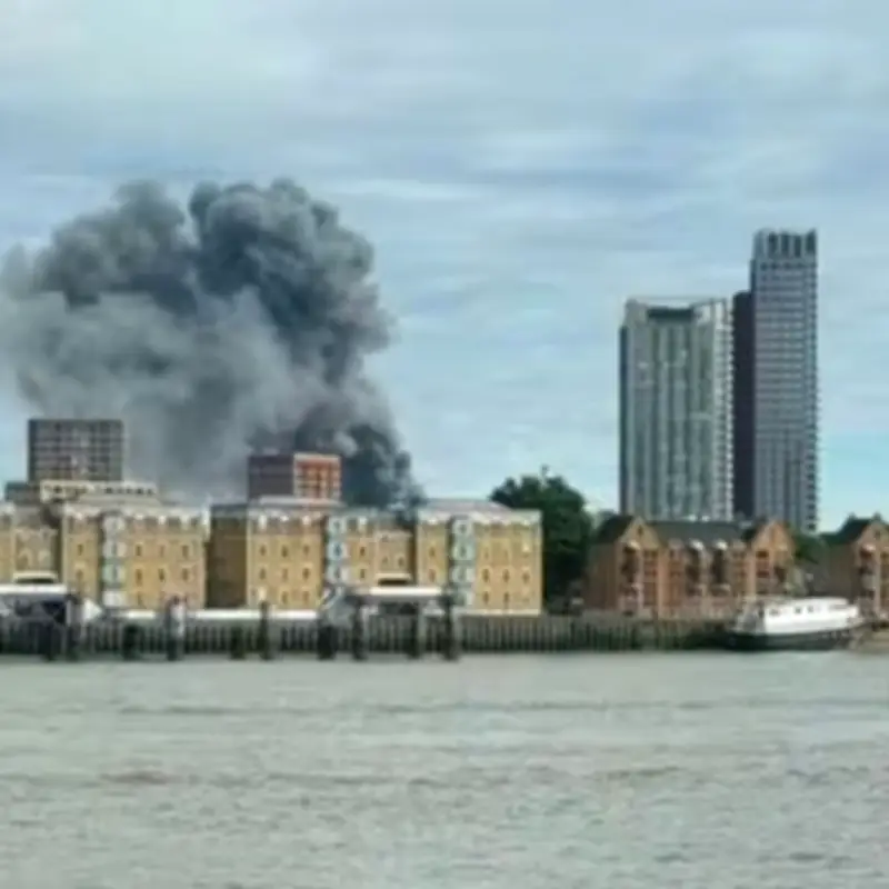 100 firefighters battle huge Bermondsey recycling centre blaze
