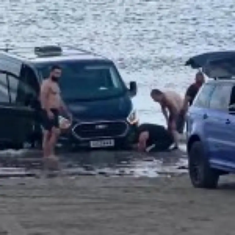 £120k Range Rover Swallowed by Tide After Botched Rescue in Scarborough