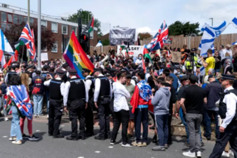 14 Arrests as Protesters Clash Outside London Synagogue Over Israeli Property Show