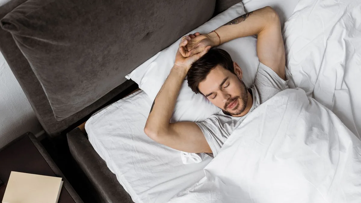 Neurologist's 15-Minute Bedtime Rule Could Make Waking Up Easier