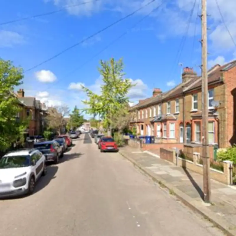 19-Year-Old Woman Shot Dead in North London; Police Hunt Suspect