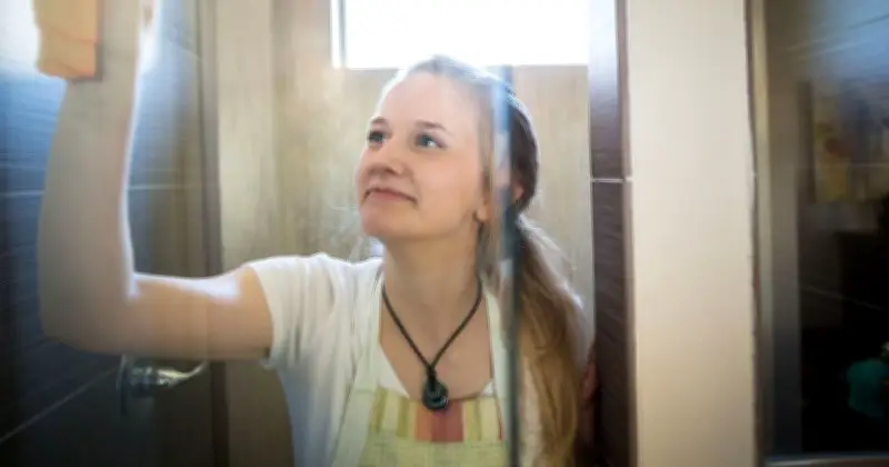 35p White Vinegar Hack Makes Shower Glass Sparkle Like New