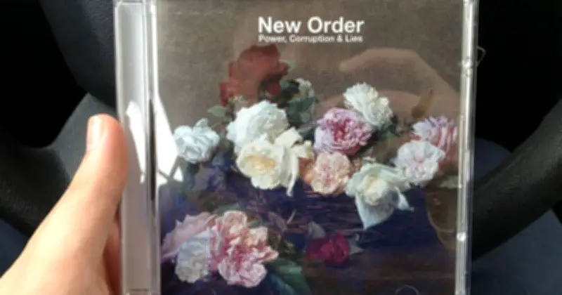 400 Vinyls and CDs: Top 10 Albums Everyone Should Listen To
