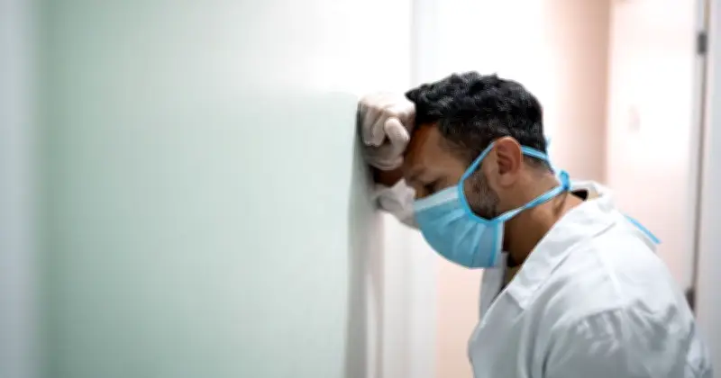 5-day NHS culture costing lives, emergency doctors warn