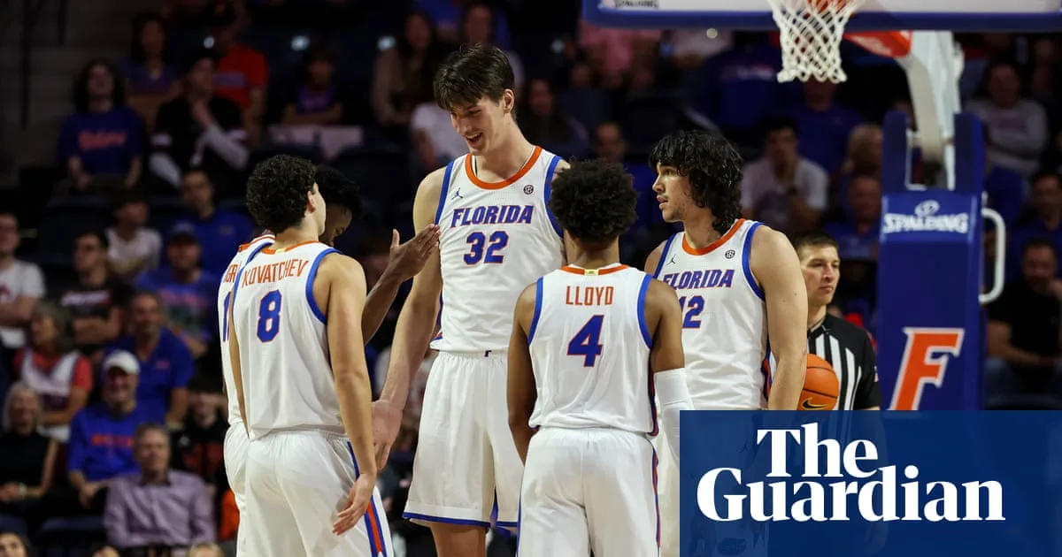 7ft 9in Teen Makes College Basketball History For Florida