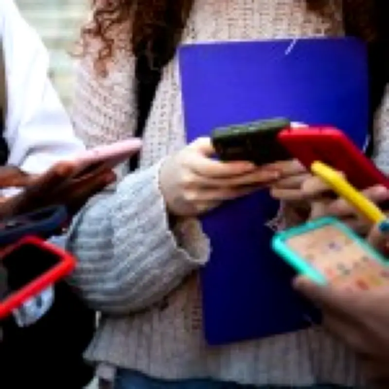 9 Signs Your Child Is Addicted to Social Media
