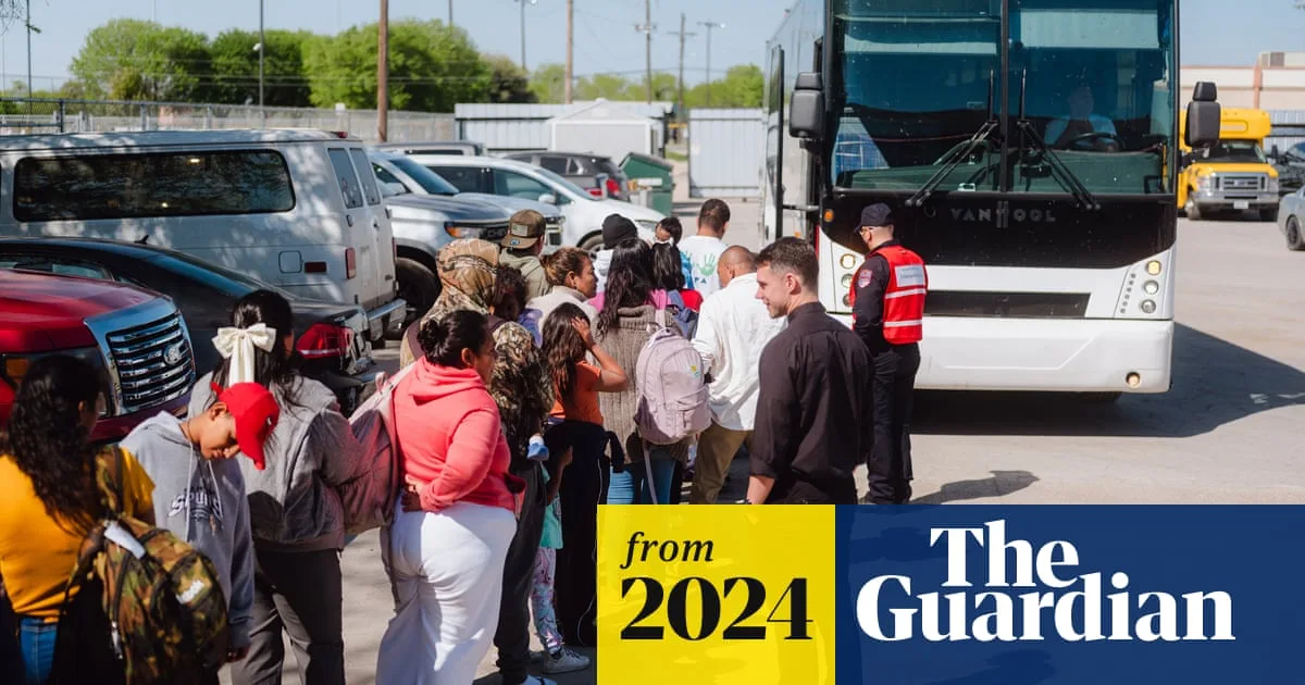 Abbott's Migrant Busing Scheme Halted by Drop in Border Crossings
