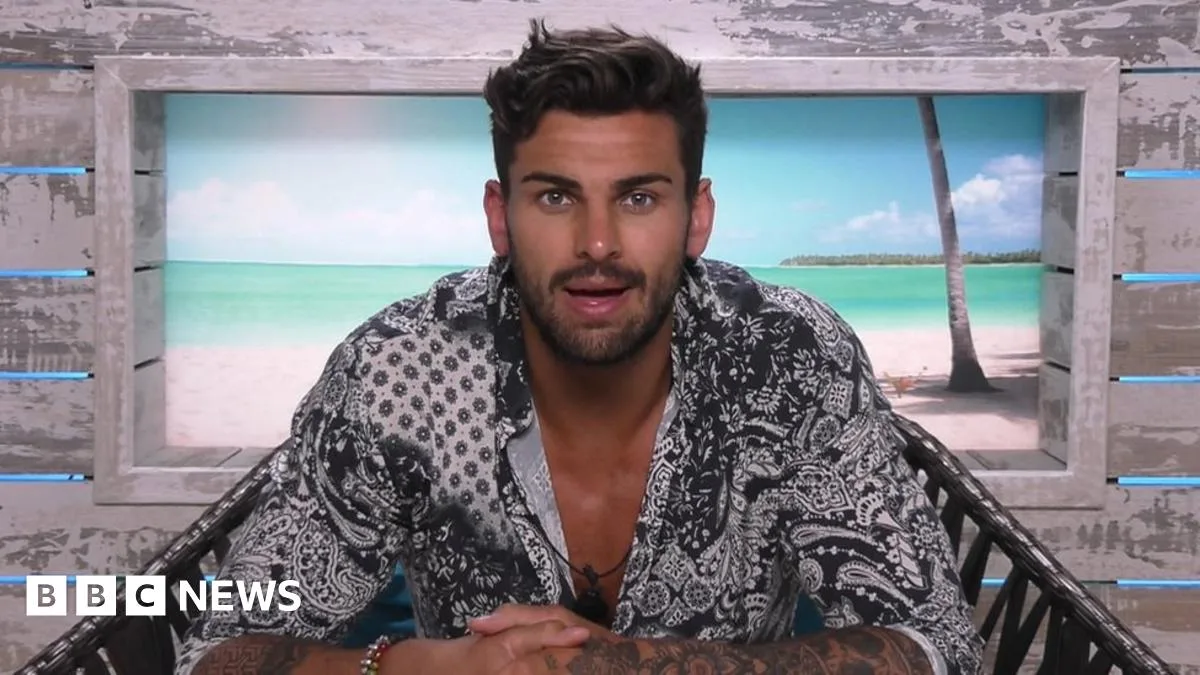 Love Island's Adam Collard Sparks Women's Aid Warning Over 'Emotional Abuse'
