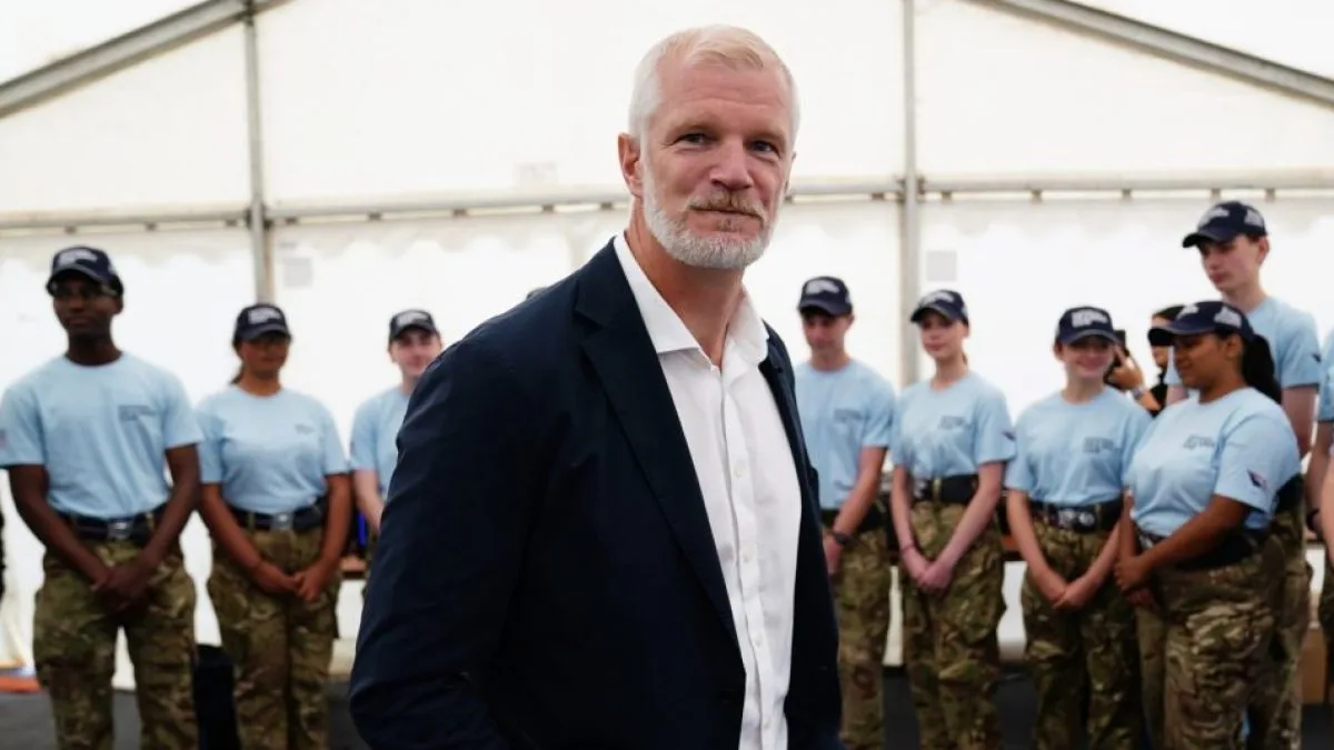 Labour Rising Star Al Carns Resigns as Armed Forces Minister, Sparking Defence Crisis