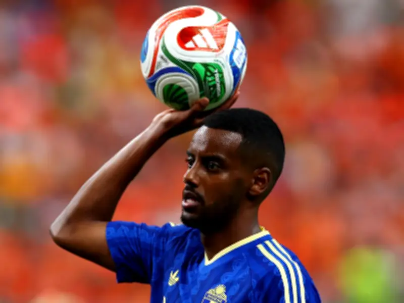 Alexander Isak Dismisses Liverpool Thoughts, Focuses on World Cup Success