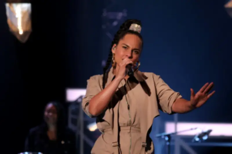 Alicia Keys Pays Heartfelt Tribute to Clive Davis: 'He Changed My Life Forever'