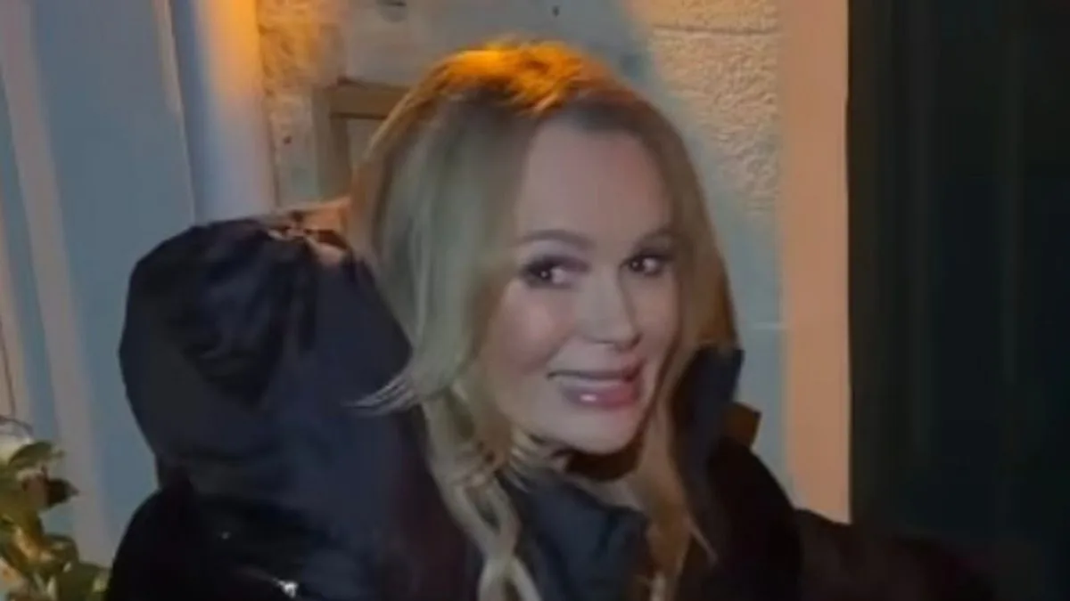 Amanda Holden Surprises Clarkson's Farming Choir at Pub Viewing Party