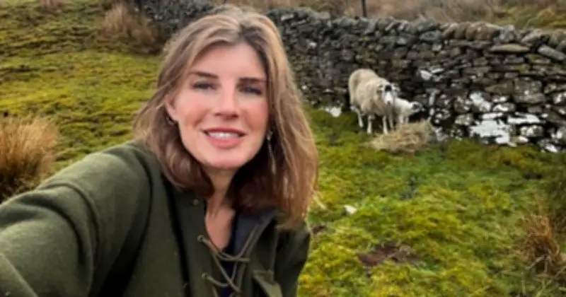 Amanda Owen Reveals Wardrobe Malfunction and Silage Tape Solution