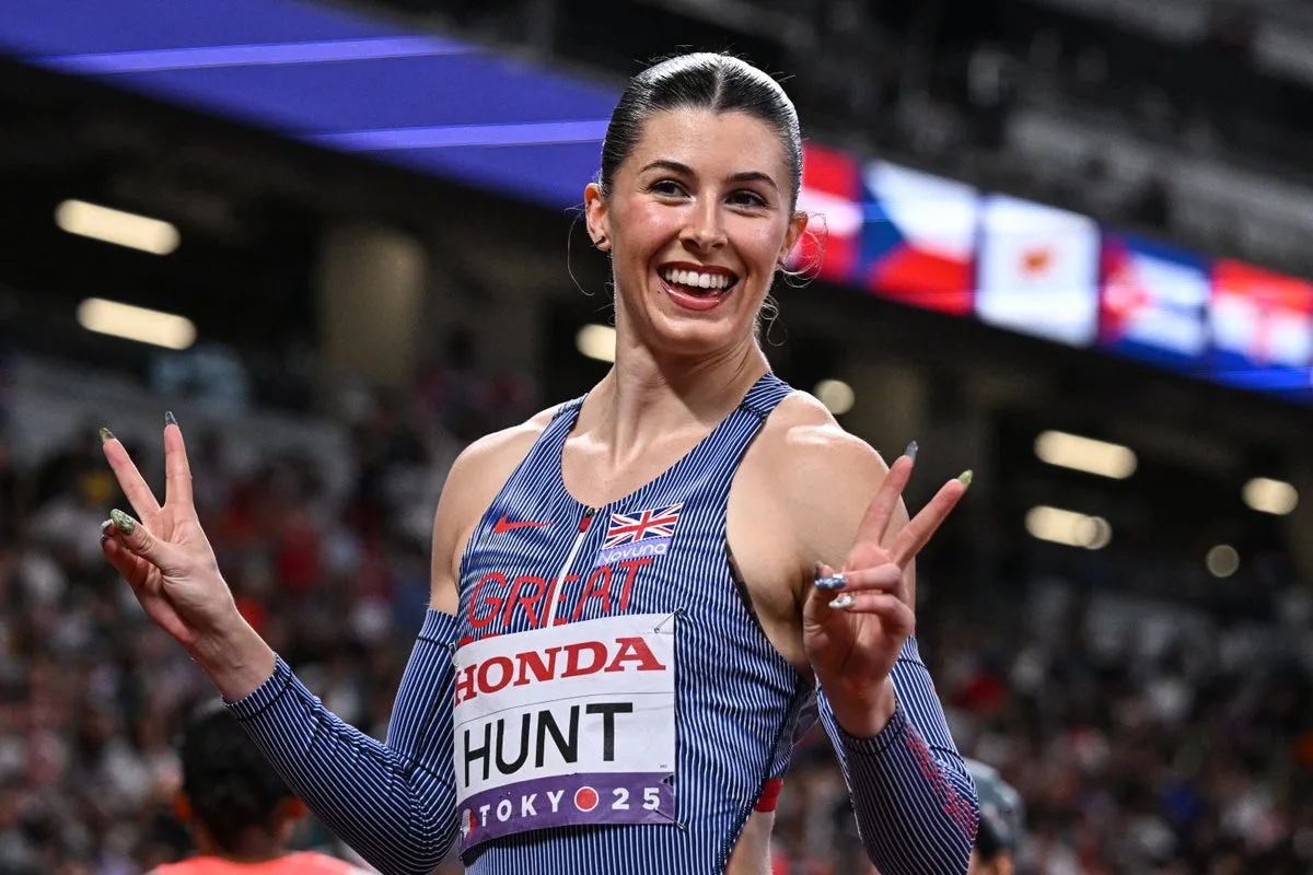 Amy Hunt Storms To Shock 200m Silver At World Championships