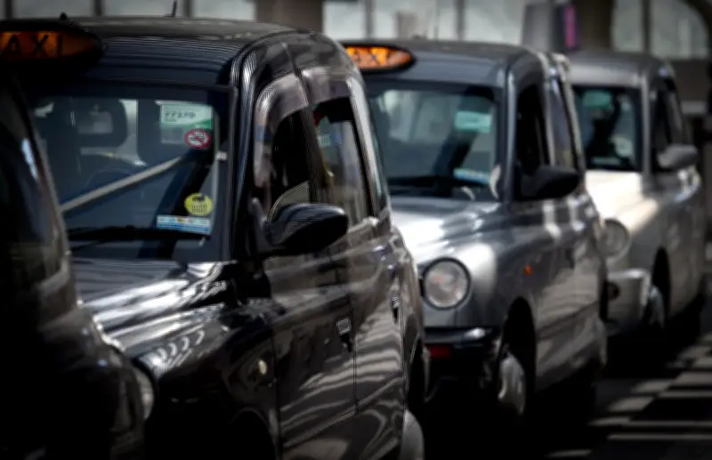 Angry Taxi Drivers Disrupt London Assembly Session on Robotaxis